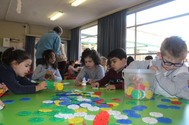 spelende kinderen